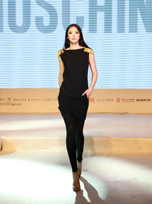 她的身材被称为“中国第一黄金比例”，连超模都羡慕，你认识吗？