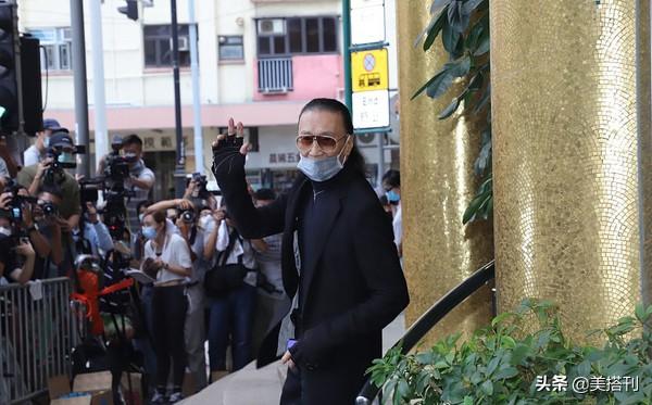 赌王设灵仪式，郭晶晶霍启刚十指紧扣，奚梦瑶