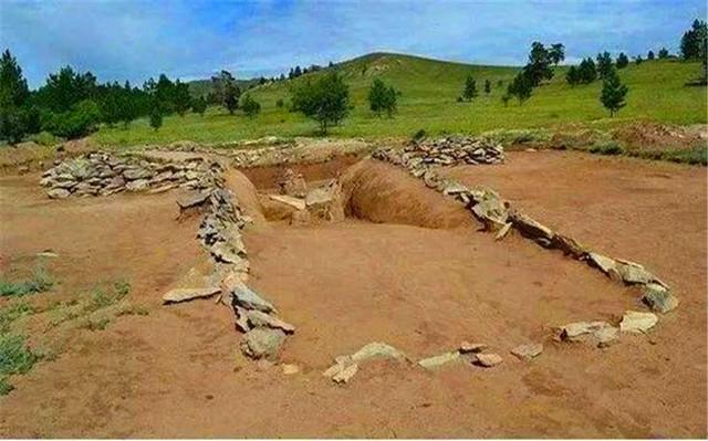 俄罗斯挖出匈奴古墓，墓中仅有的“陪葬品”，
