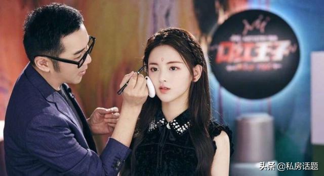 杨超越和鞠婧祎，一个初恋脸，一个高冷脸，你喜欢哪一个