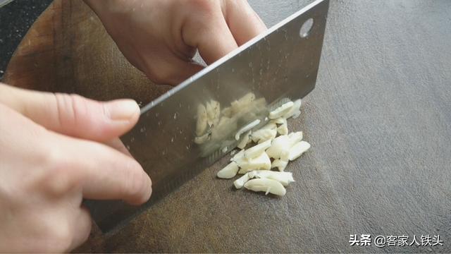 3个土豆不加一片肉，这样秘制一锅，孩子超爱吃，比薯条吃着还香