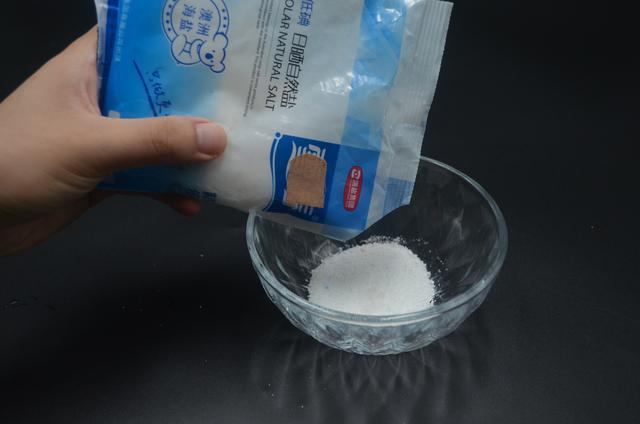 洗衣粉和食盐混合在一起，用途真厉害，一年能省不少钱，涨知识了
