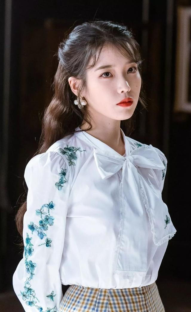 《德鲁纳酒店》更名满月的衣橱？| 时尚