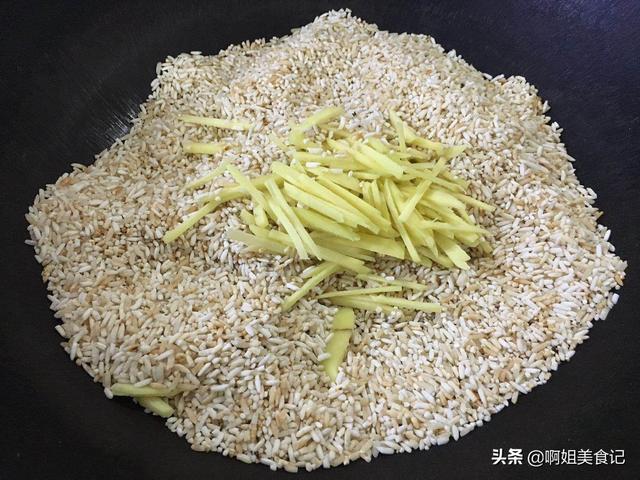 伏天姜米茶泡水喝，驱寒暖胃，一次做一罐，放半年都不会坏