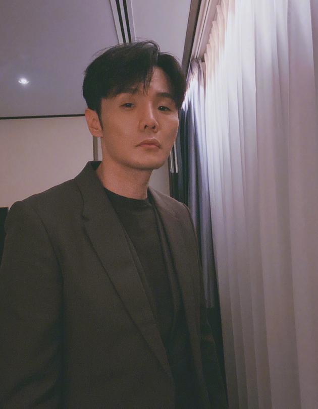 李荣浩再出迷幻神曲，整首歌只有九个字。听完后网友纷纷说：懂了