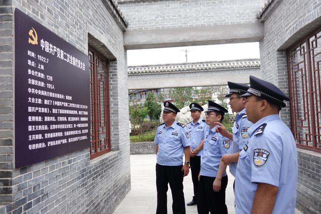 警徽心向党 忠诚铸警魂——桑树坪派出所党支部积极开展建党99周年纪念活动