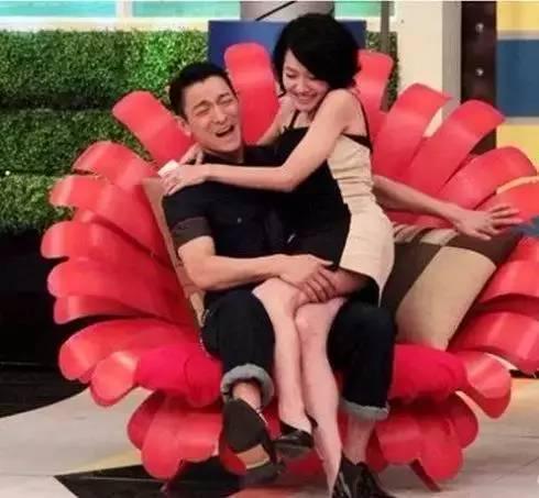 求求你赶紧离婚吧！跪在婚姻里的小S，洗发水都是绿的