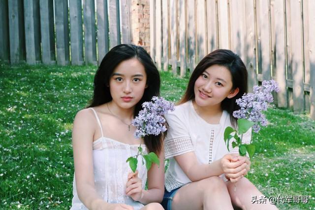 《小娘惹》中的美女，精通三国语言，如今22岁演