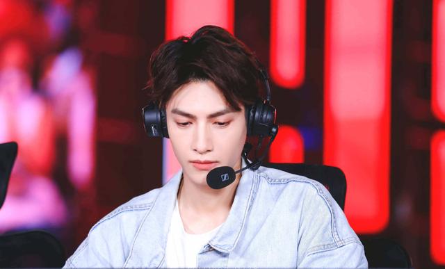 披荆斩棘的哥哥也来了，你能想象30个中年男人又蹦又跳吗？