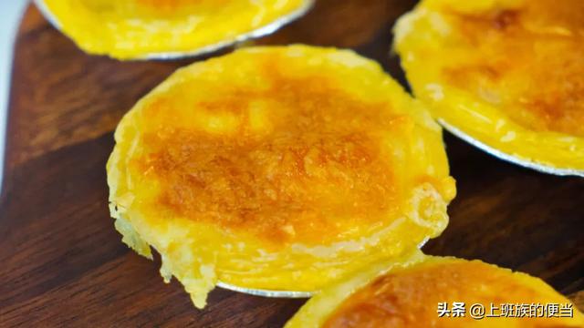 这“蛋挞”排队排出好几里，在家一倒一烤，完美复刻网红店