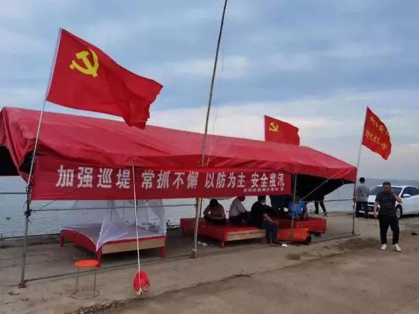 急！急！急！他们踏浪而行