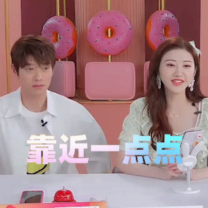 32岁景甜开直播大方承认整容，坦言抑郁了很久，每天都懊悔想哭