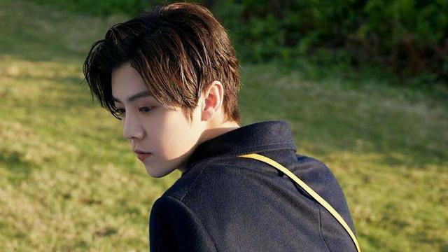 范丞丞顶着暴雨拍节目，蓝台又犯“老”问题，