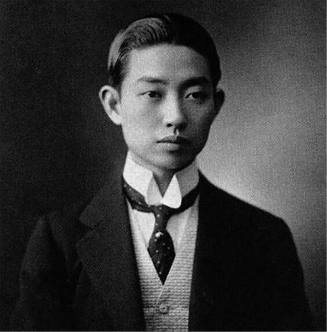 2女共侍一夫，却情同姐妹，活着“三人行”，死