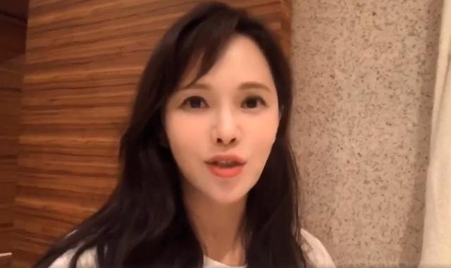 作文|伊能静发小作文为张雨绮庆生 和张含韵舞狮秀牙签腿