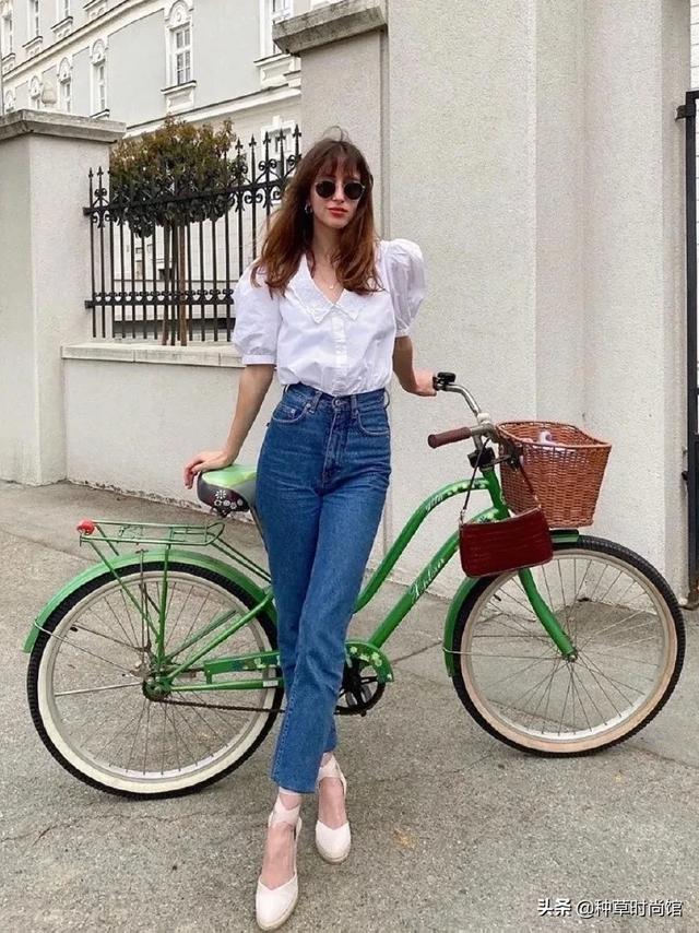 细高跟和平底鞋out了，夏天最受欢迎的是粗跟鞋
