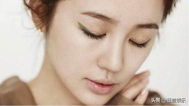 她本是韩娱圈当红偶像，运气不佳还去整容，现在形象彻底崩塌