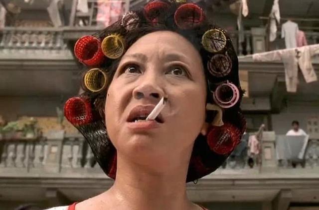 拍功夫时，洪金宝被蚊子咬伤，回去看一周医生，星爷说你不用来了