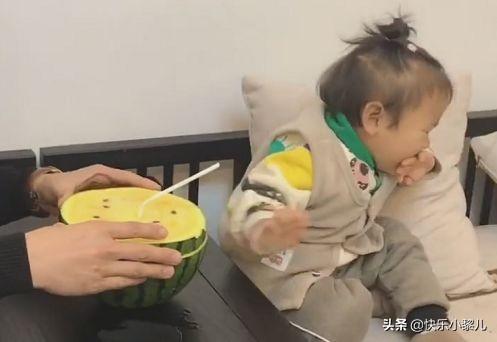 伪装|爸爸用西瓜伪装套路女儿吃药 我信你个鬼你个糟老头子坏得很