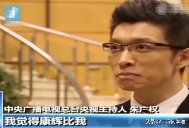 主持人短裤播新闻，大腿直接暴露，我被新闻联