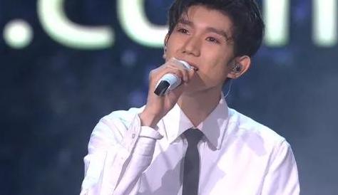 卫视618晚会灯光师提前下班？众明星皮肤状态全爆，颜值直线下降