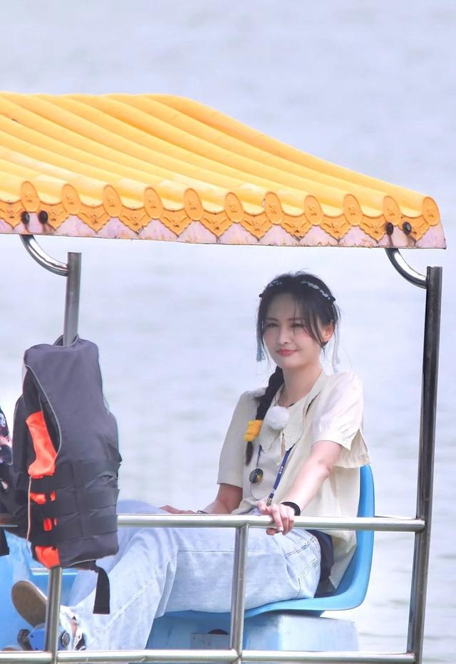 湖里|郑爽手机掉湖里了 三星换回华为综艺爽今年营业满分