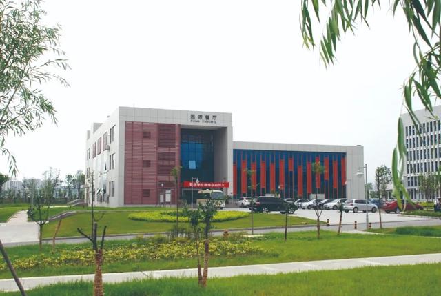 五百强合作单位多，还是全川唯一一所电子信息类公办高等职业院校