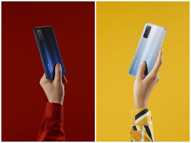 对比荣耀X10，53W跑分+44W超快闪充，iQOO Z1稳占上风