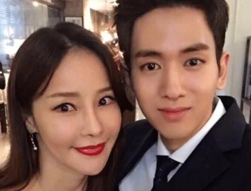 拒绝过王思聪，因高颜值被小17岁小鲜肉追求，今