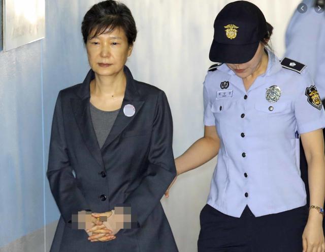 朴槿惠迎来最终审判，没能赶在姐姐咽气前见最后一面