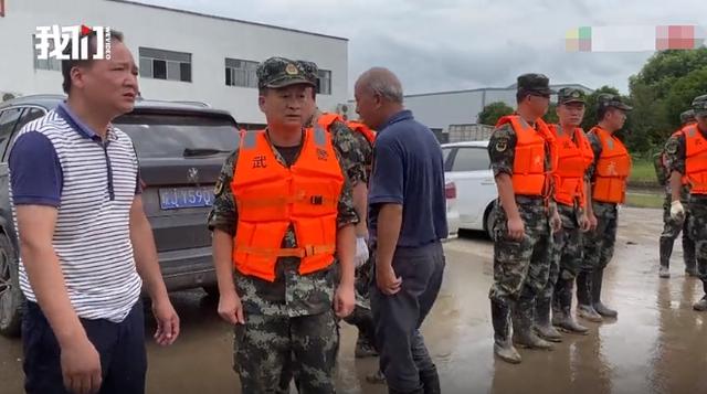 茶企|歙县痛哭茶企老板获武警援助 志愿者和武警帮忙清淤