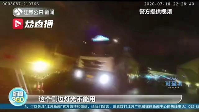 危险！图方便挂上汽油桶 电动车任性改装成&ldquo;小摩托&rdquo;