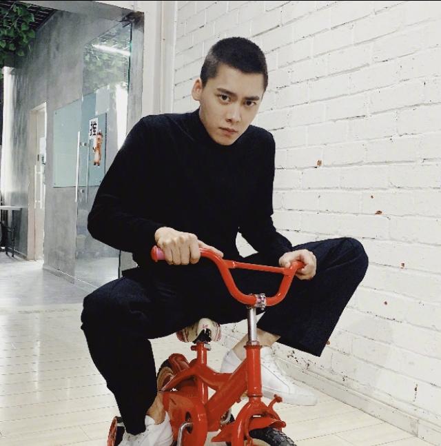 时隔3年李易峰终于迎来新古装剧，光看路透照，