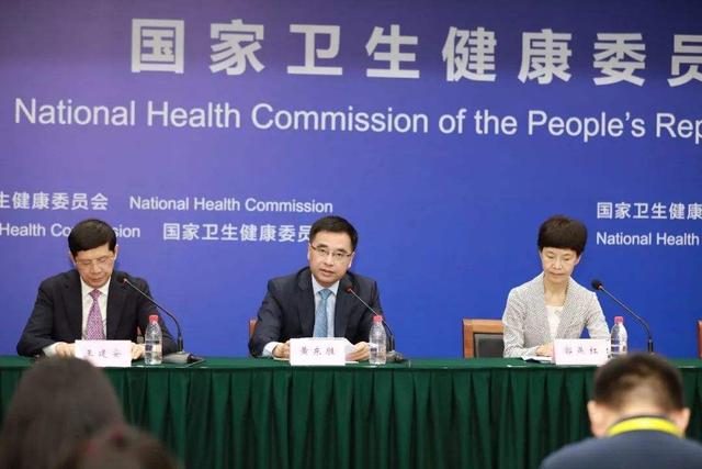 中国2次向世卫发出邀请，美政客造假被抓现行，