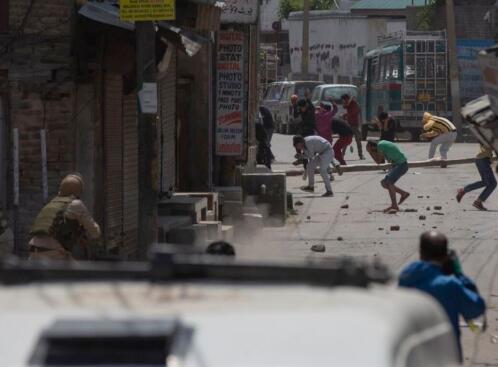 印度1.2亿人口失业后，同时在多线主动出击，与