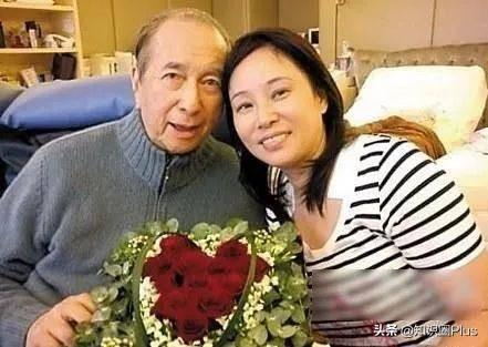 何鸿燊何氏家族悼文，留下四房十七杰，详细了