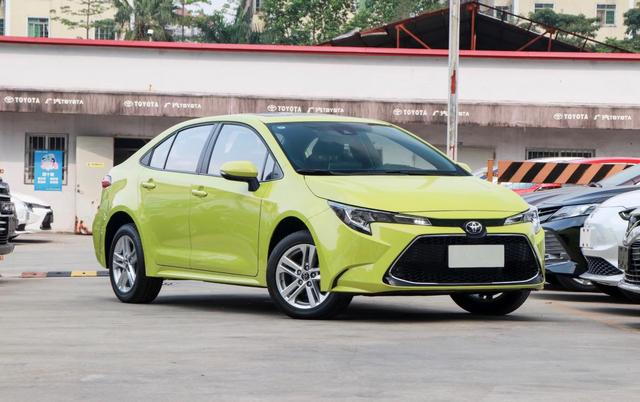 “低价高配”丰田车，凯美瑞的品质，油耗2毛