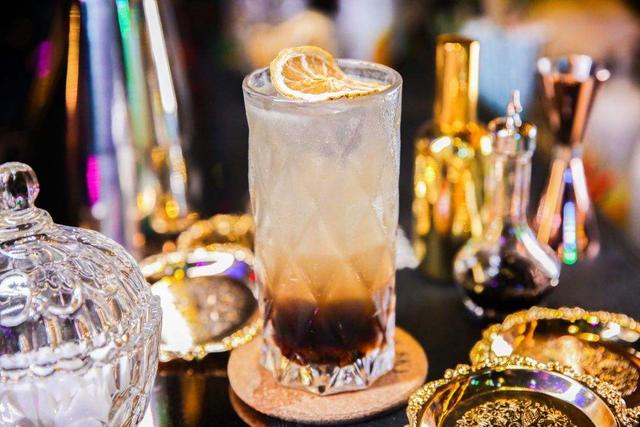 被称为“海盗之酒”的朗姆酒，是如何打败威士