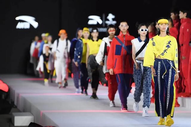 安踏北京冬奥会特许商品服装发布 还有这些泉企布局赛事营销