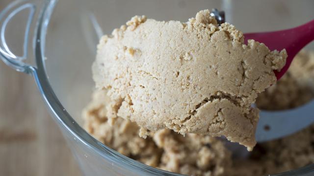 自制花生酱原来这么简单，只需3个步骤，香浓细腻，好吃无添加