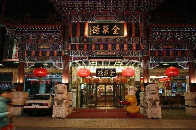 全聚德用电烤炉打败自己，口碑、营业额双双下滑，宣布取消服务费