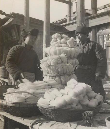 100年前中国人摆的各种地摊，也许对你有启发