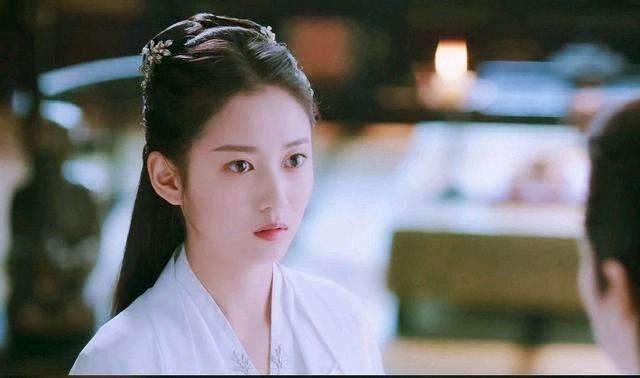 《月上重火》，一部女主属于男二，男主属于观众，没人满意的剧