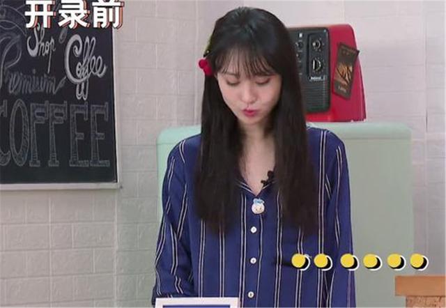 无意与郑爽情侣睡衣，李晨表情永远那么浮夸，