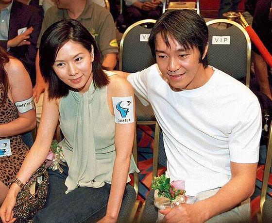 残忍拒绝罗慧娟的求婚，和朱茵分手，原来周星驰最爱的是他