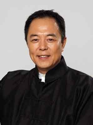 64岁的张铁林：曾有7段感情3个孩子，为何如今仍