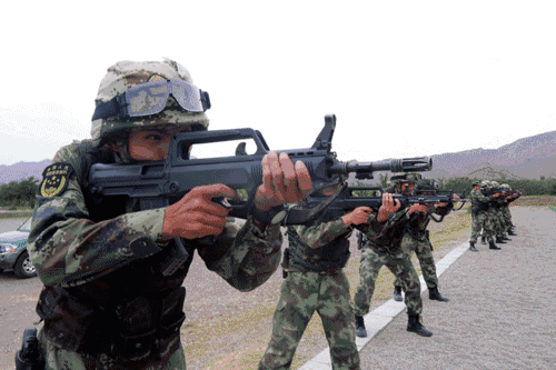 中美俄步兵标准换弹匣动作，单手换弹匣是违规