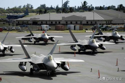 美空军心中拨凉：F-22被委内瑞拉雷达锁定，又从空中掉下来一架