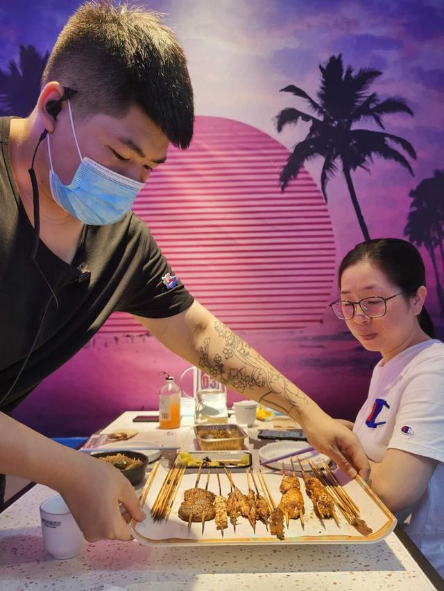 “烧烤故障艺术”打造北京首家卤味特色烤串餐厅