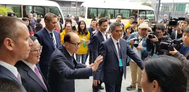 资产是何享健5倍，曾经被张子强绑架，却第二天